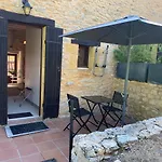 Le Noyer Panzió 4*