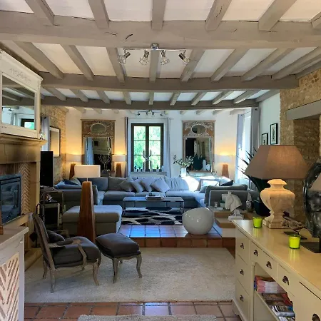 Le Noyer Bed and Breakfast