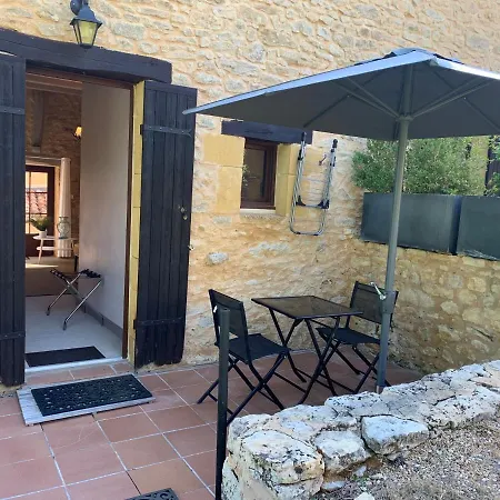 Le Noyer Bed and Breakfast 4*