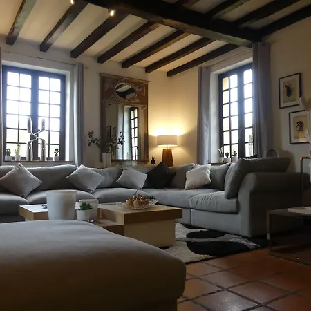 Le Noyer Bed and Breakfast 4*