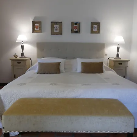 Le Noyer Bed and Breakfast 4*