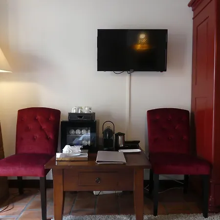 Le Noyer Bed and Breakfast