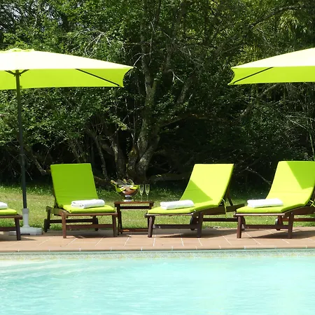 Le Noyer Bed and Breakfast 4*