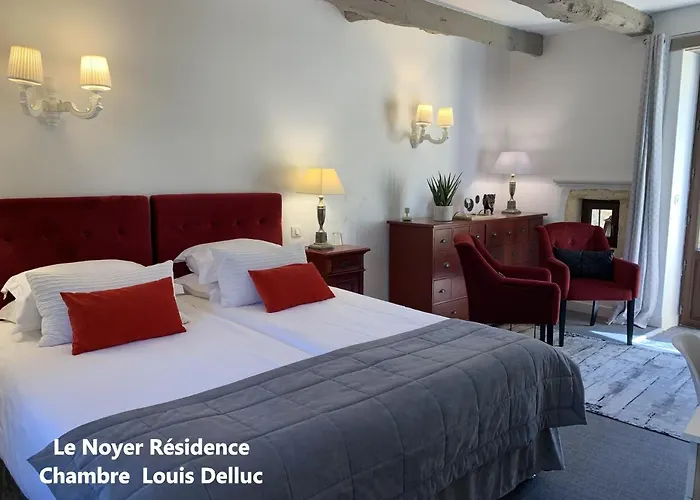 Le Noyer Bed & Breakfast 4*